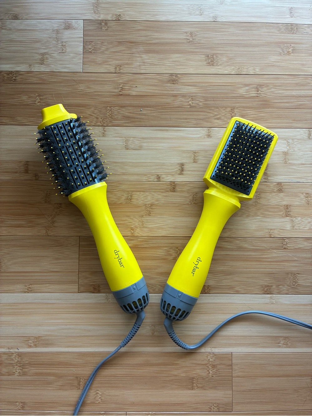 Drybar Blowdry Set: Brush and Blowdryer